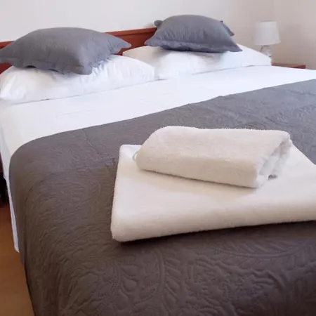 Apartment Great Apartment, Free Parking In The Garage, Znjan *