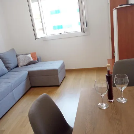 Great Apartment, Free Parking In The Garage, Znjan Apartment *