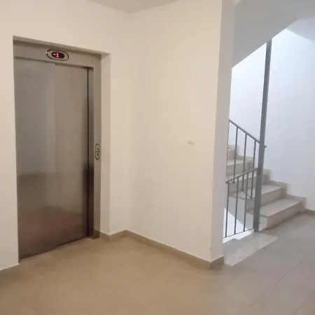 Great Apartment, Free Parking In The Garage, Znjan