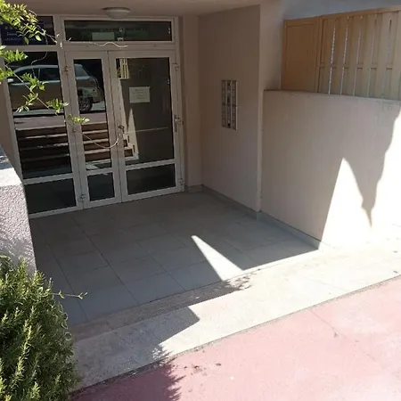 Great Apartment, Free Parking In The Garage, Znjan Apartment *